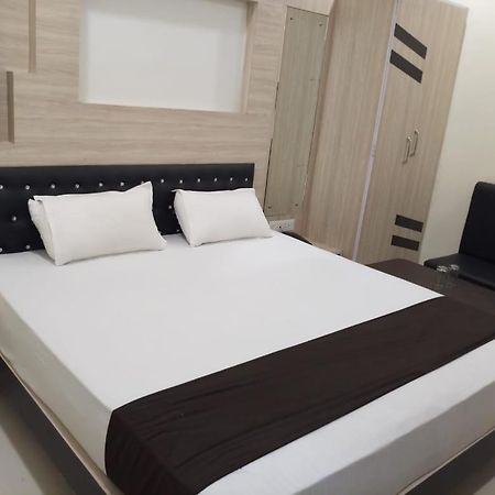 Hotel R K Residency מוזאפרפור מראה חיצוני תמונה