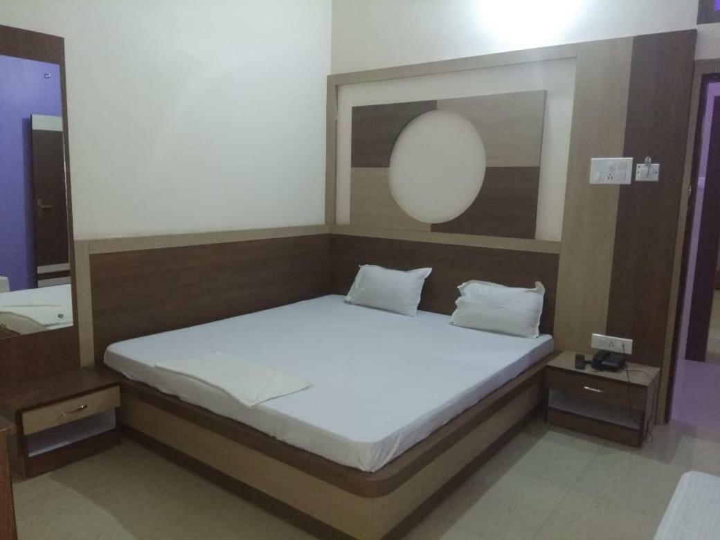 Hotel R K Residency מוזאפרפור מראה חיצוני תמונה