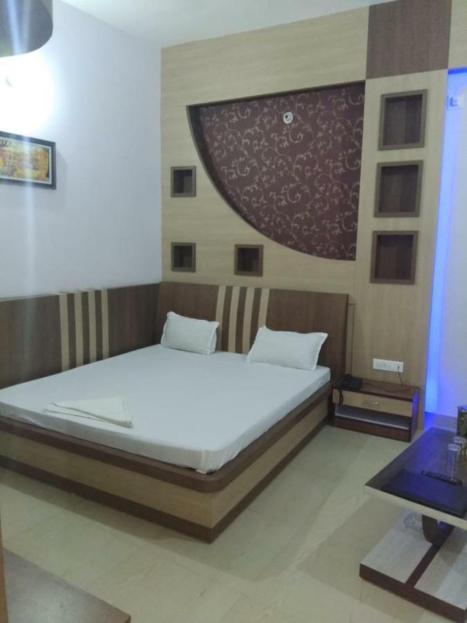 Hotel R K Residency מוזאפרפור מראה חיצוני תמונה