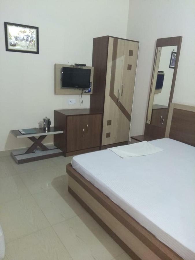 Hotel R K Residency מוזאפרפור מראה חיצוני תמונה